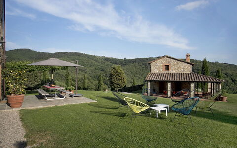 La Maccinaia 14: Property, House, Estate, Grass, Building, Home, Real Estate, Farmhouse, Rural Area, Land Lot