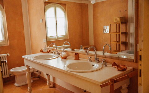 La Cenerara: Bathroom Sink, Plumbing Fixture, Sink, Interior Design, Flooring, Tap, Bathroom, Floor, Plumbing, Countertop