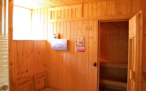 Krechen Alm: Room, Wood Stain, Wood, Building, Log Cabin, Lumber, Hardwood, Furniture, House
