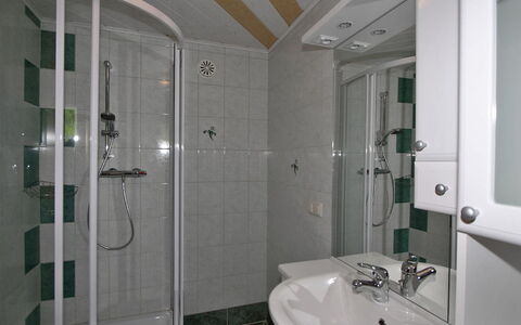 Krechen Alm: Bathroom, Room, Property, Plumbing Fixture, Architecture, House, Real Estate, Glass, Building, Interior Design