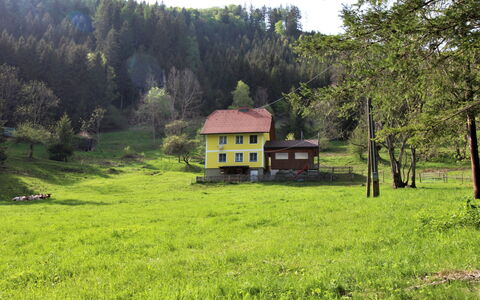 Krechen Alm: Sky, Plant, Building, Daytime, Property, Window, Tree, Architecture, Urban Design, Leisure