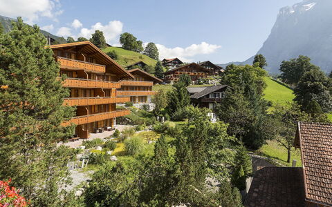 Grindelwald 260: Cloud, Sky, Building, Mountain, Natural Landscape, Plant, Tree, Urban Design, Wood, Mountainous Landforms