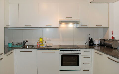 Top Lakeview: Kitchen Sink, Cabinetry, Countertop, Sink, Property, Tap, Kitchen Stove, Kitchen Appliance, Kitchen, Interior Design