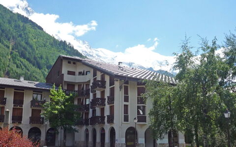 Chamonix 780: Cloud, Sky, Property, Building, Plant, Window, Tree, Architecture, Urban Design, Residential Area
