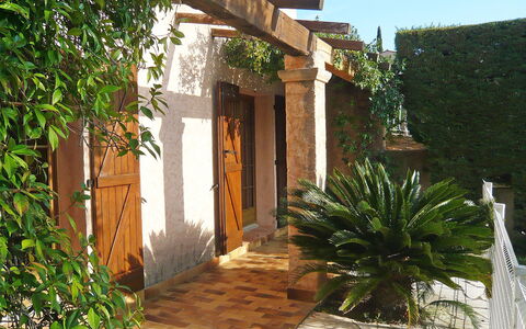 Le Cap: Property, Building, House, Real Estate, Hacienda, Courtyard, Architecture, Home, Facade, Villa
