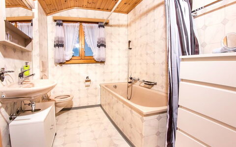 Kelly: Property, Room, Bathroom, Interior Design, Building, Real Estate, House, Furniture, Architecture, Home