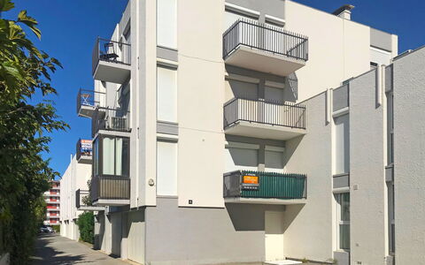 Les Amandiers: Sky, Property, Building, Window, Plant, Urban Design, Condominium, Tree, Facade, Commercial Building