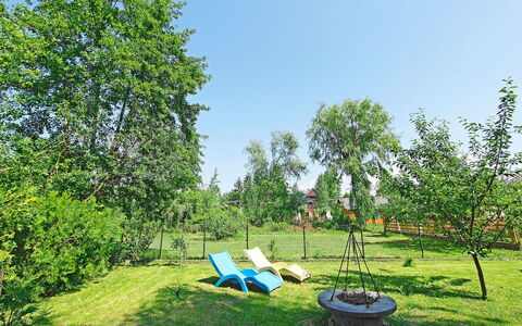 Cyklamen: Tree, Green, Property, Natural Landscape, Grass, Real Estate, Botany, Yard, Woody Plant, Land Lot