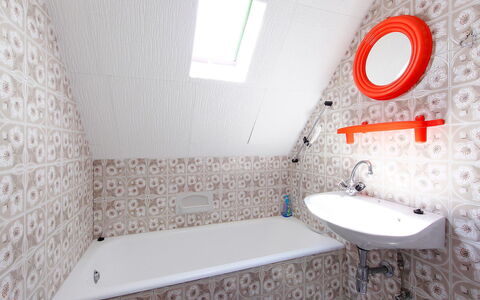 Cyklamen: Property, Room, Bathroom, Wall, Tile, Interior Design, Architecture, Real Estate, Floor, Toilet Seat