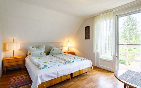 Cyklamen: Furniture, Building, Table, Window, Comfort, Wood, Textile, Lighting, Interior Design