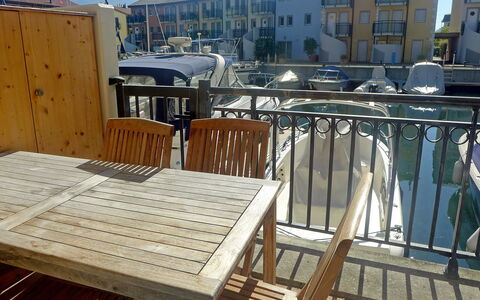 Vasco de Gama B8 R: Property, Furniture, Deck, Chair, Roof, Floor, Wood, Balcony, Deck, Architecture