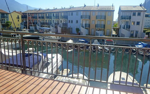 Vasco de Gama B8 R: Property, Marina, Real Estate, Handrail, Building, Dock, Roof, Deck, Leisure, Apartment