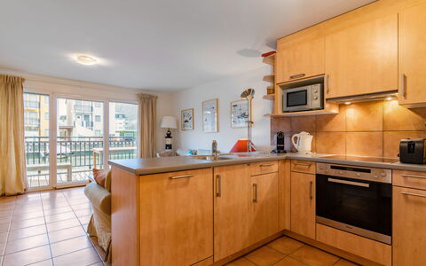 Vasco de Gama B8 R: Cabinetry, Countertop, Building, Kitchen Appliance, Sink, Wood, Tap, Drawer, Kitchen Stove, Window