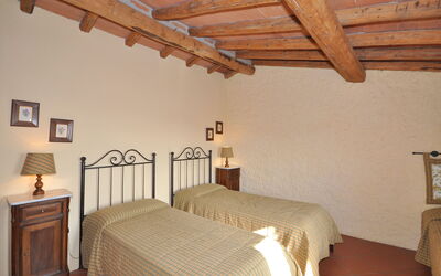 Accommodation:&nbsp;Upupa