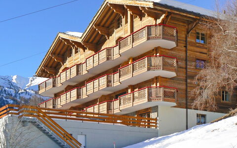 Ovronnaz 645: Building, Snow, Sky, Window, Plant, Slope, Wood, House, Tree, Residential Area