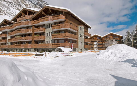 Zermatt 470: Snow, Winter, Property, House, Building, Geological Phenomenon, Mountain, Home, Architecture, Real Estate