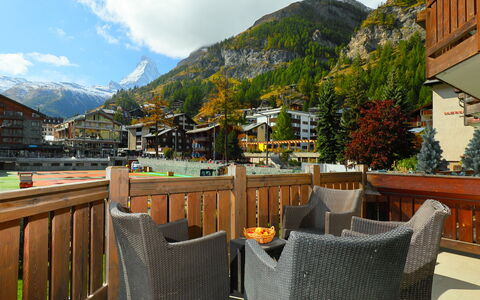 Zermatt 470: Property, Mountain, Real Estate, Sky, Building, Mountain Range, Balcony, Room, Restaurant, House