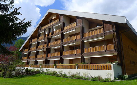 Villars 175: Sky, Plant, Cloud, Building, Window, Land Lot, Urban Design, Tree, Wood