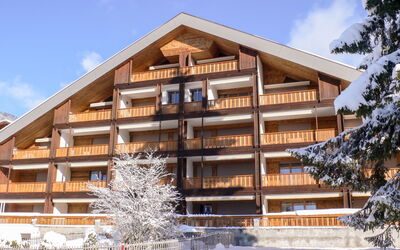 Villars 175: Sky, Property, Building, Cloud, Snow, Tree, Plant, Wood, Window, Slope