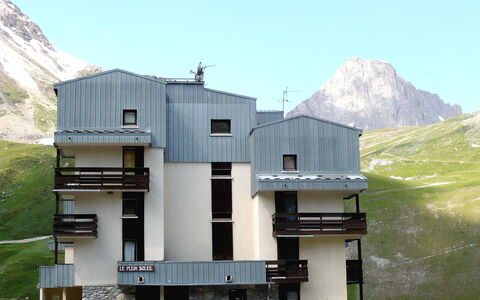 Tignes 280: Sky, Building, Mountain, Property, Cloud, Window, Architecture, House, Plant, Facade