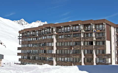 Tignes 290: Sky, Building, Property, Snow, Window, Urban Design, Condominium, Cloud, Real Estate, City