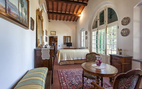 Vittoria: Property, Room, Building, Interior Design, Furniture, Real Estate, House, Architecture, Ceiling, Estate