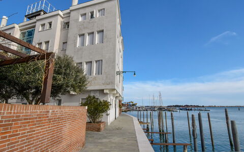 Venezia Giudecca 830: Water, Sky, Building, Cloud, Street Light, Window, Tree, Urban Design, Wood, City