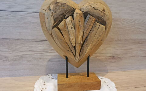 Sölden 100: Wood, Art, Tree, Natural Material, Hardwood, Font, Wood Stain