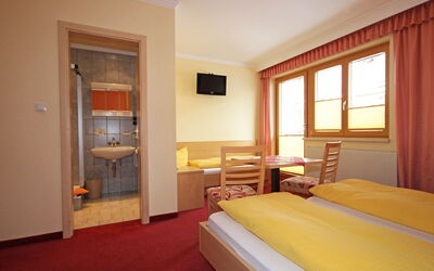 Accommodation:&nbsp;Leiter 100.3