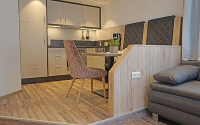 Accommodation:&nbsp;Leiter 100.2