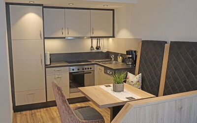 Accommodation:&nbsp;Leiter 100.2