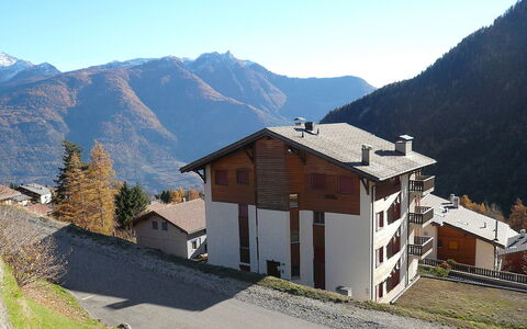 Hauts de Morthey No 33: Sky, Mountain, Plant, Ecoregion, House, Land Lot, Architecture, Highland, Slope, Building