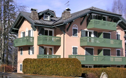 Saint Gervais 181: Sky, Plant, Building, Property, Window, Cloud, Tree, House, Cottage, Siding
