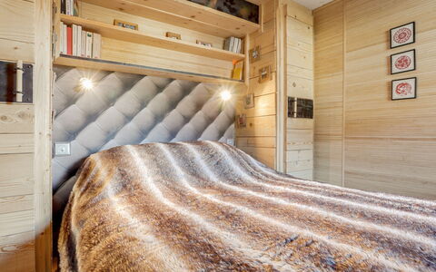 Saint Gervais 181: Cabinetry, Building, Comfort, Wood, Flooring, Bed Frame, Interior Design, House, Floor, Bed