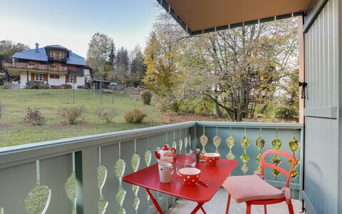 Saint Gervais 181: Plant, Table, Sky, Property, Furniture, Window, Building, Chair, Tree, Architecture