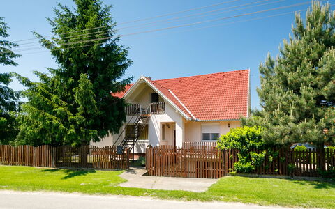 Balatonoszod 950: Plant, Sky, Property, Building, Tree, Land Lot, Window, Fence, House, Grass