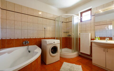 Balatonoszod 950: Building, Laundry Room, Property, Plumbing Fixture, House, Bathroom, Bathtub, Lighting, Interior Design