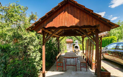 Scarlett: Plant, Sky, Building, Cloud, Shade, Wood, Tree, Gazebo, Pergola, Leisure
