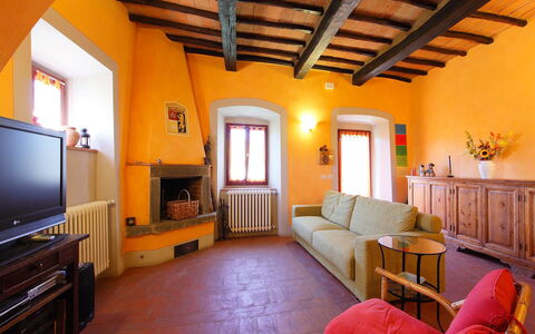 Locazione Turistica Selvapiana: Room, Property, Building, Ceiling, Interior Design, Living Room, Furniture, House, Yellow, Real Estate