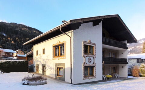 Ferienhaus Kofler: Sky, Building, Plant, Window, Snow, House, Cottage, Slope, Landscape, Cloud