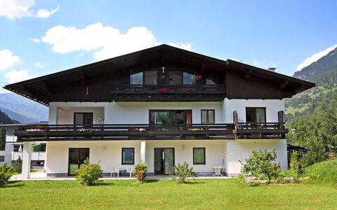 Bad Gastein 190: Plant, Sky, Cloud, Building, Window, Land Lot, House, Tree, Grass, Residential Area