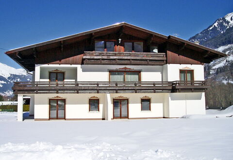Bad Gastein 190: Sky, Building, Snow, Property, Window, Mountain, House, Tree, Slope, Plant