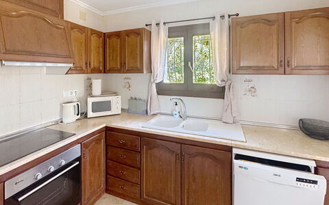 El Paradiso: Cabinetry, Kitchen, Countertop, Furniture, Kitchen Appliance, Wood, Major Appliance, Interior Design, Flooring, Kitchen Sink