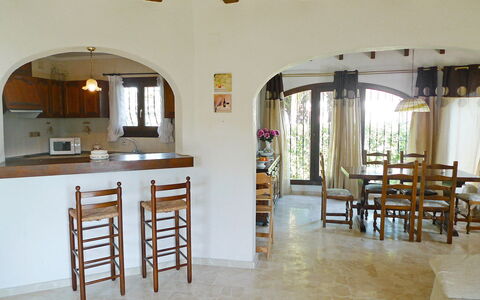 El Paradiso: Room, Building, Property, Floor, Furniture, Ceiling, Interior Design, House, Table, Flooring