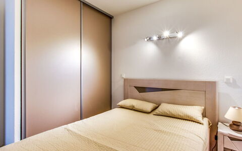 Cap D'Agde 280: Bedroom, Bed, Furniture, Room, Property, Interior Design, Bedding, Bed Frame, Bed Sheet, Ceiling