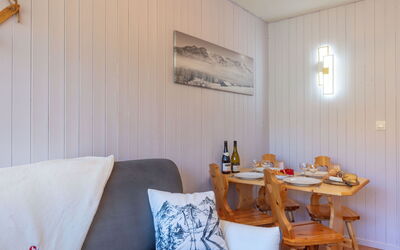 Accommodation:&nbsp;Les Lauzes D25 420.7