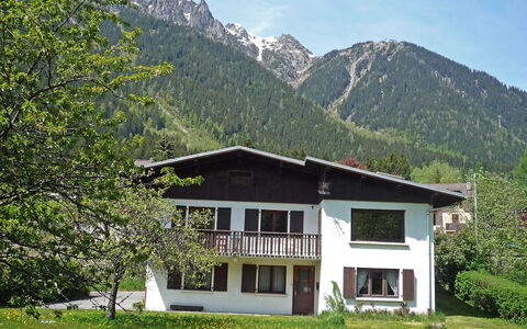 Maison Novel: Sky, Mountain, Plant, Building, Window, Cloud, Green, Natural Landscape, House, Tree
