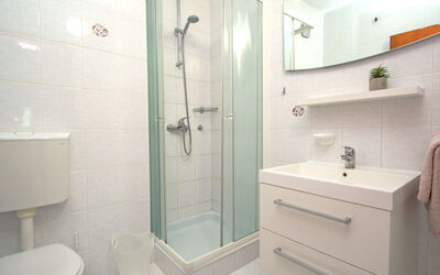 Accommodation:&nbsp;Aquanur 100.2