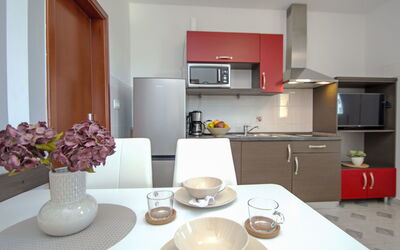 Accommodation:&nbsp;Aquanur 100.3