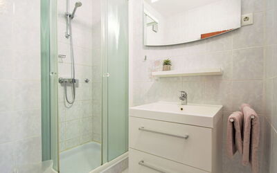 Accommodation:&nbsp;Aquanur 100.4